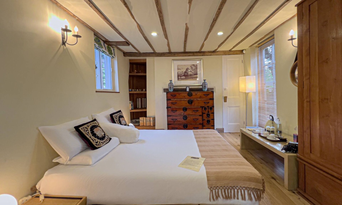 Tenterden House | Little Dane Court