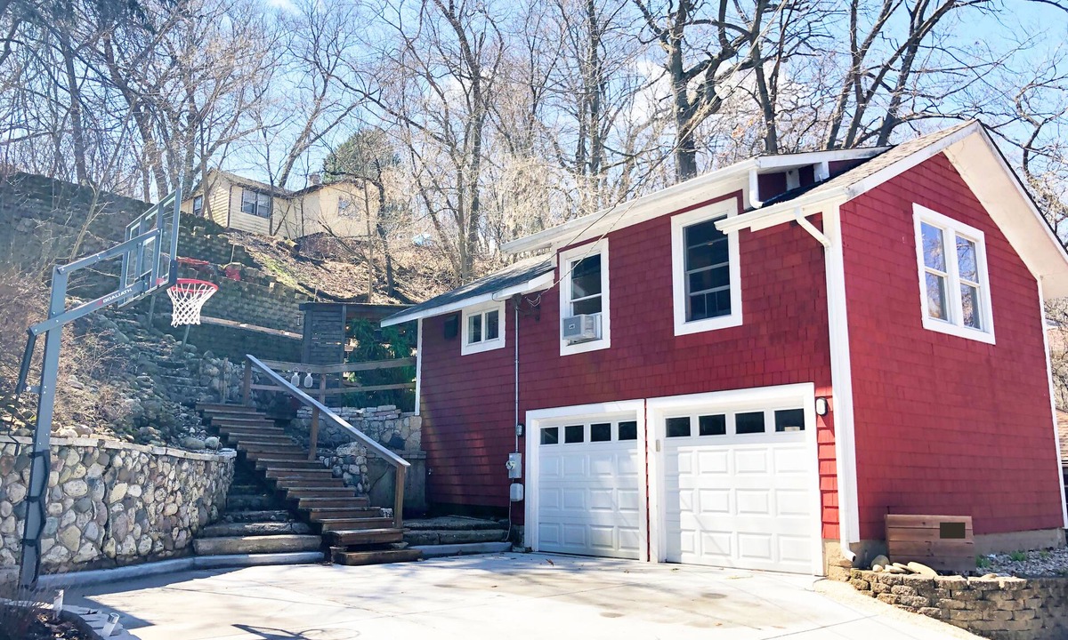 Fox River Grove Cottage | Little Fox Cottage - A Cozy Riverview Getaway