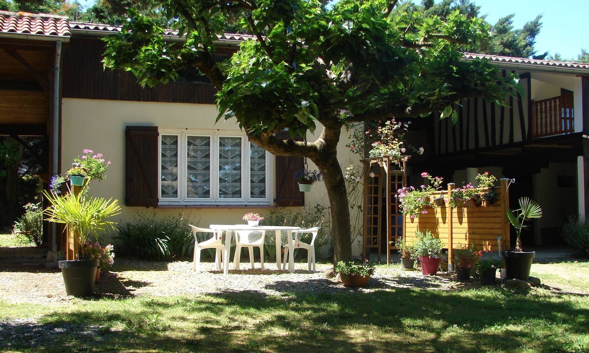 Puydarrieux Cottage | Little Garden