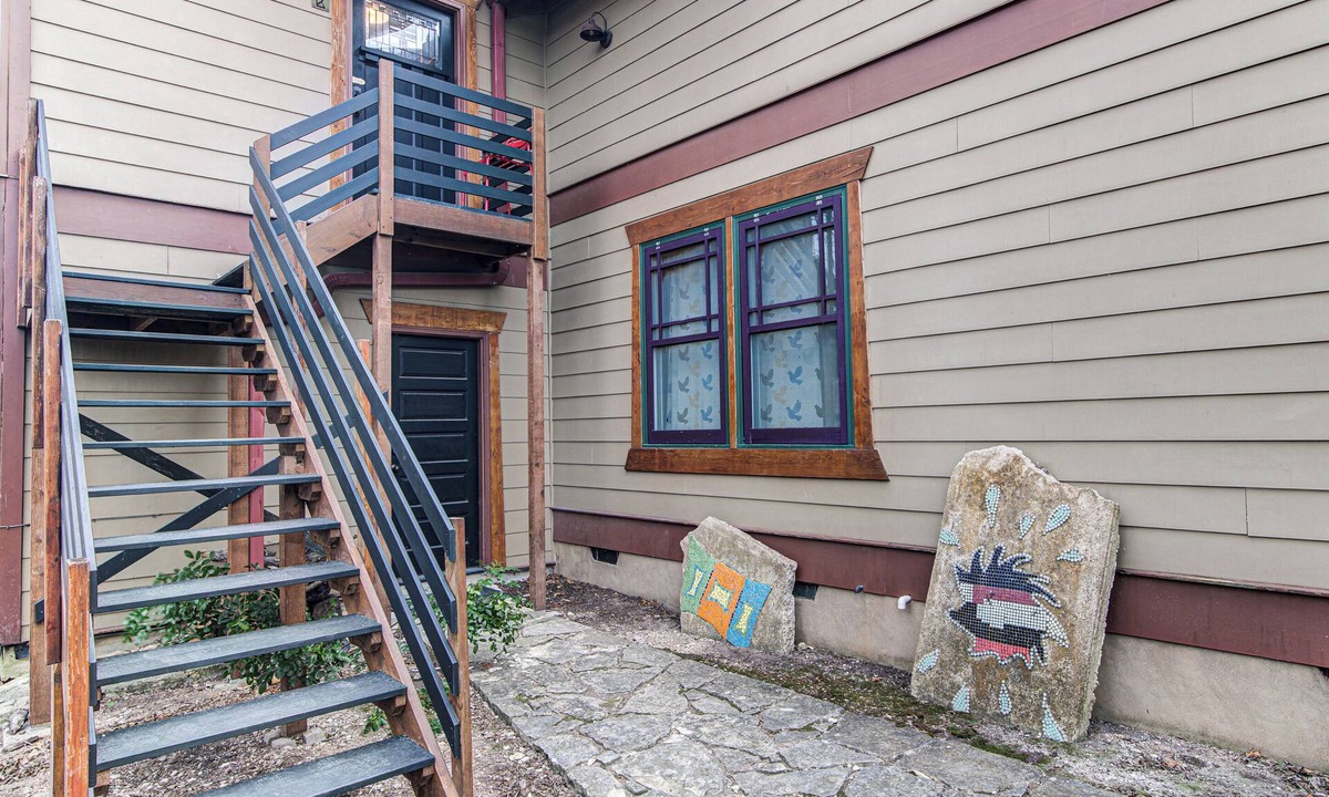 North Loop Apartment | Little Gem in vibrant Austin neighborhood