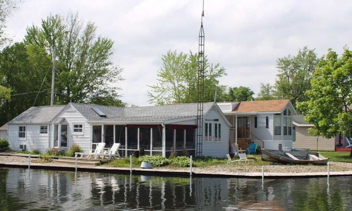 Syracuse Cottage | Little Gem on Lake Wawasee