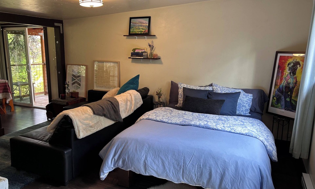 McCall Apartment | Little Gem - Pet Friendly Riverfront Studio