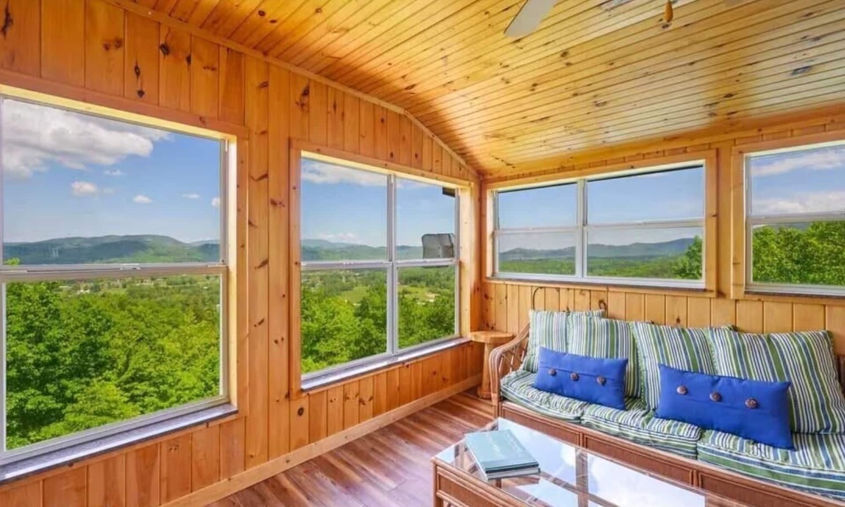 Wears Valley Cabin | Little Greenbriar Lodge 13 Bedroom Cabin by RedAwning