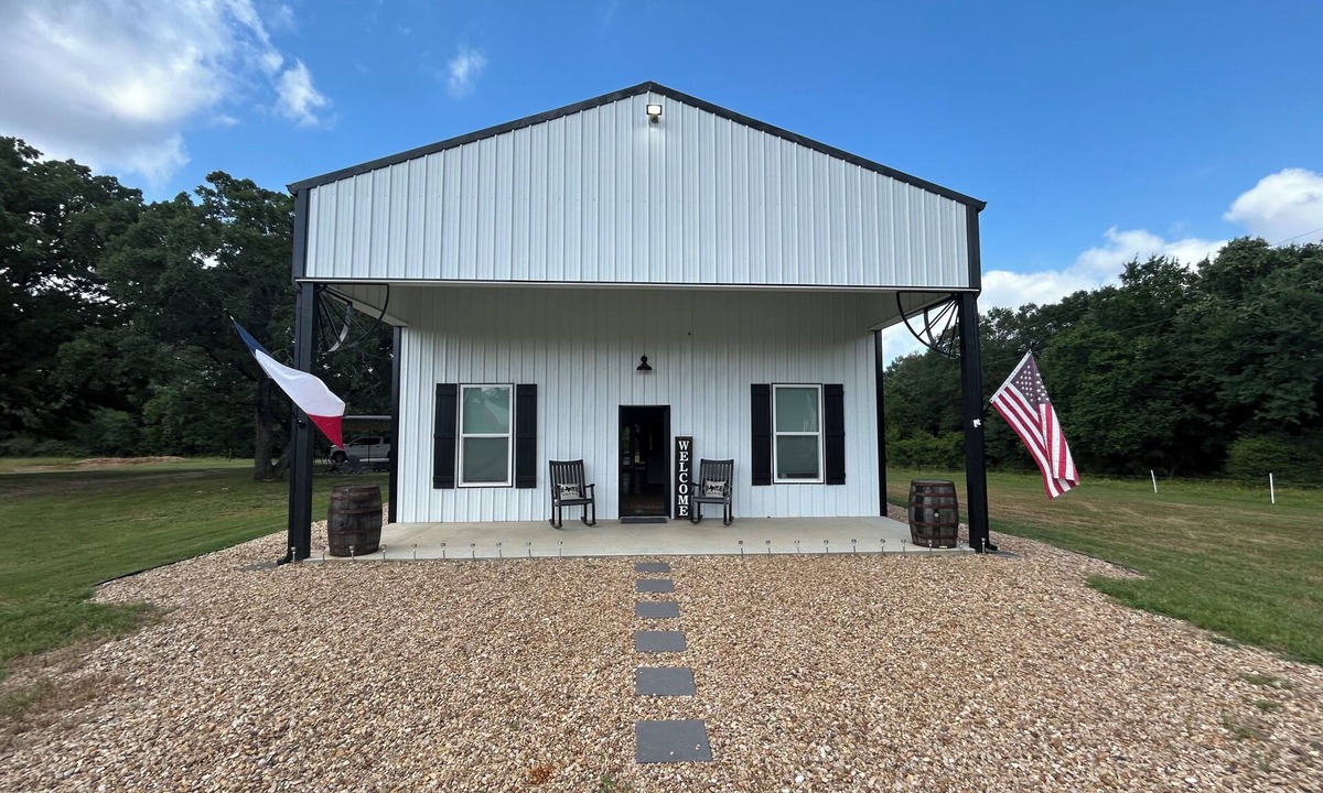Bryan House | Little House on the Creek- 15 min from The Franklin Ranch 30 min from Kyle Field