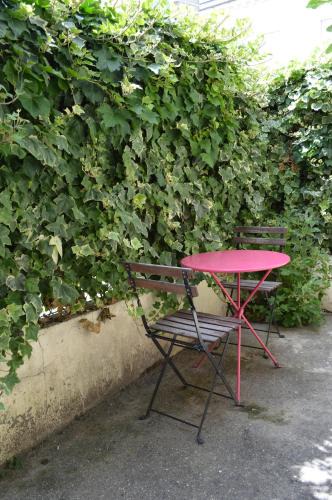 Nansouty-Saint-Genes House | Little house with small courtyard