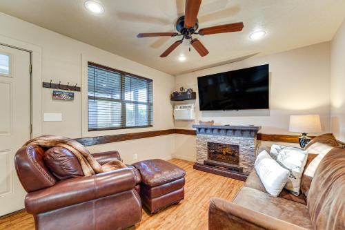 Lampe House | Little Indian Resort Cabin: Pool + Walk to Lake!