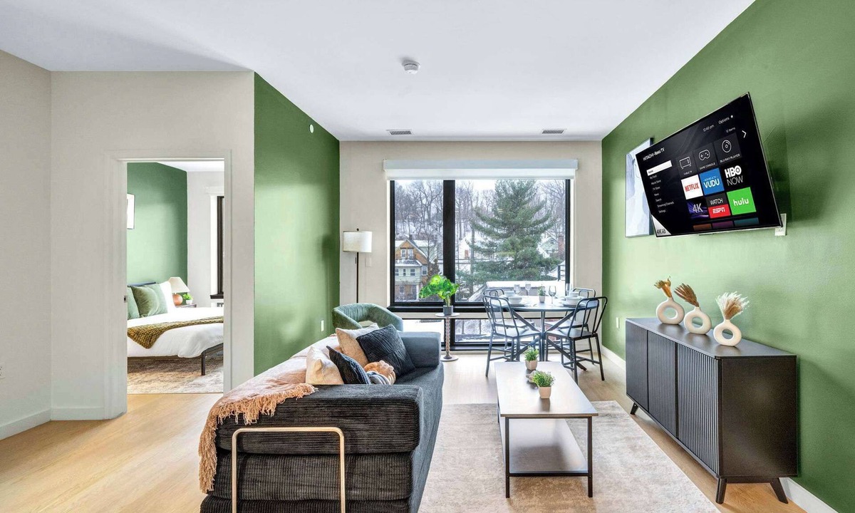 University Circle House | Little Italy & CWRU w King BedGymParkingWD