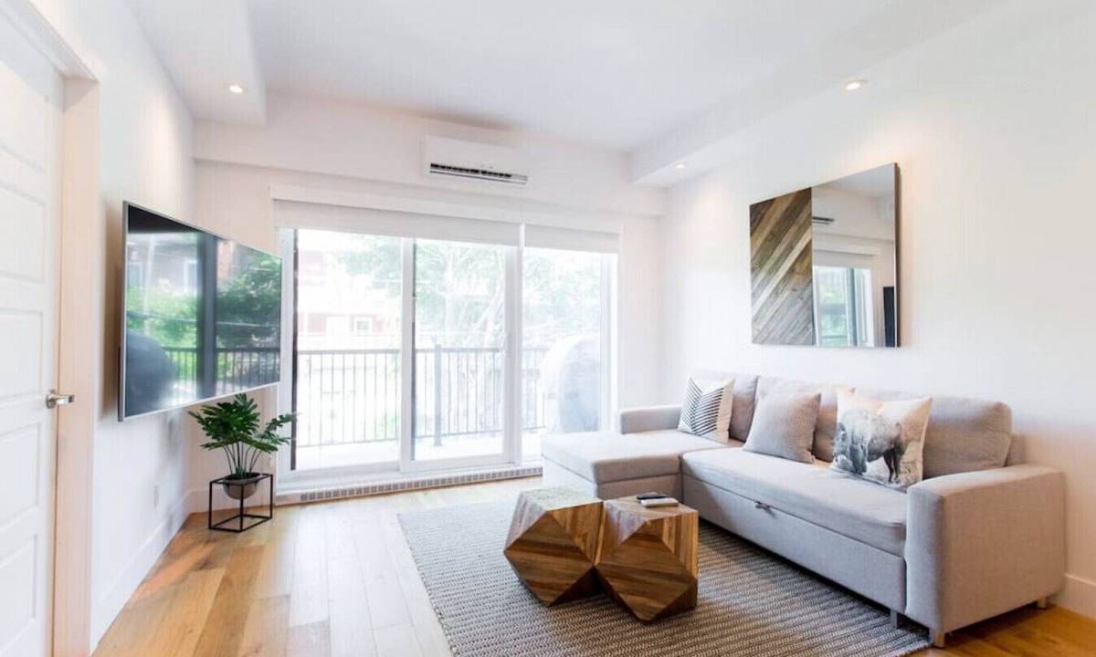 Little Italy Apartment | Little Italy Spacious 2 Bedroom Condo + Free Parking