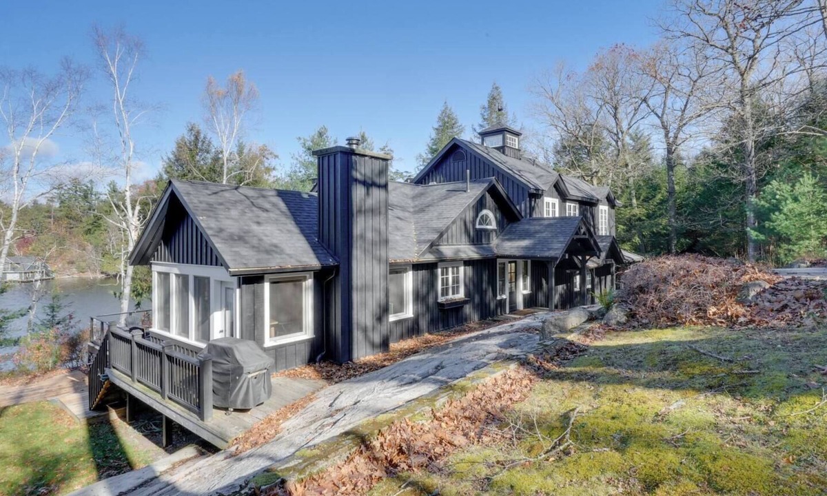 Seguin House | Little Joe Rock - Lake Joseph
