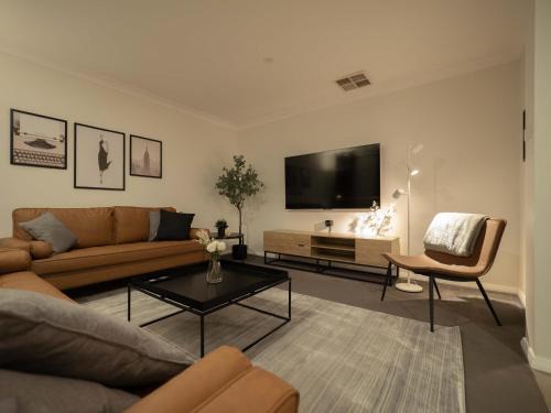 Dubbo Villa | Little Manhattan - Dubbo