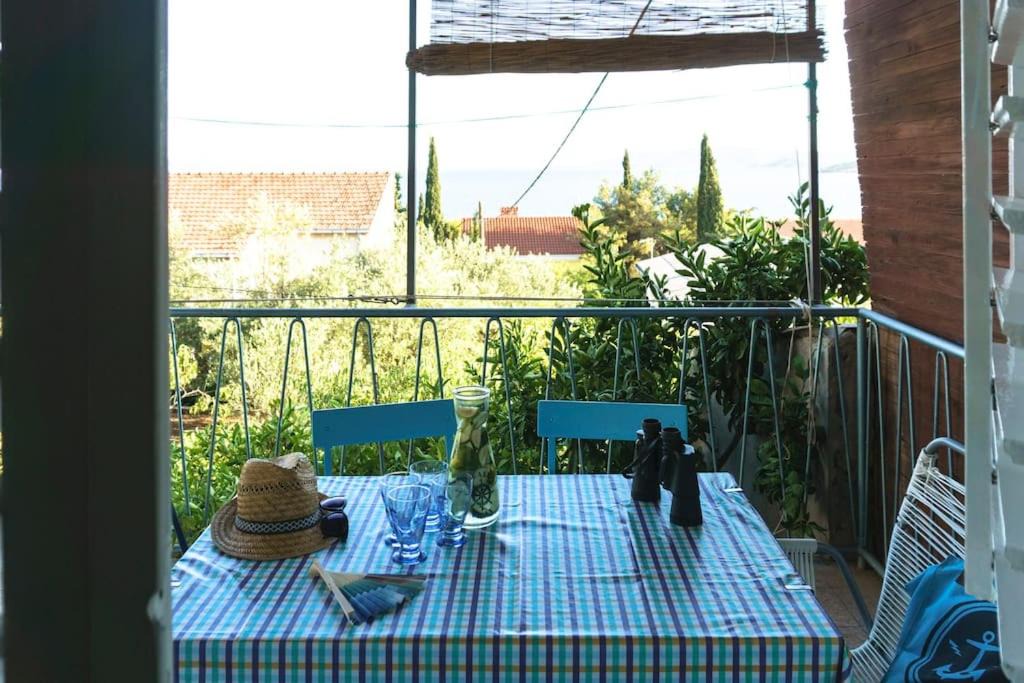 Seget Vranjica Apartment | little mediterranean holiday house with sea view