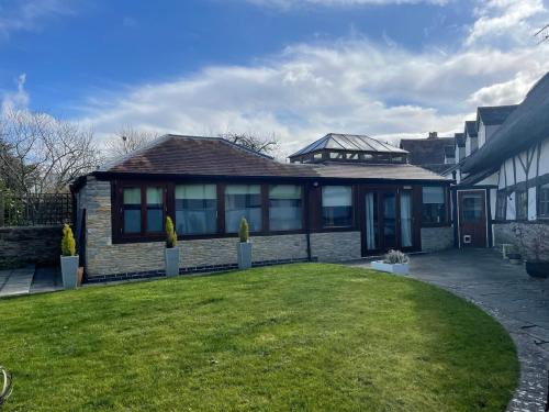 Offenham Apartment | Little Monks Suite