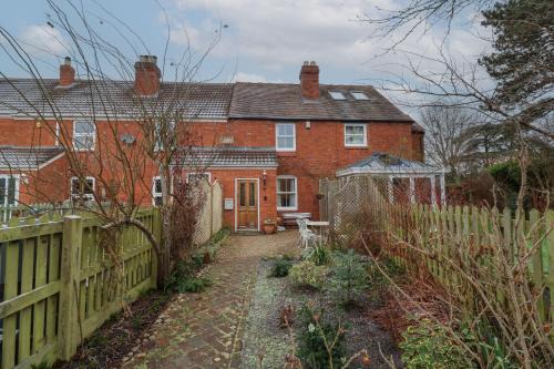 Upton St. Leonards House | Little Noo