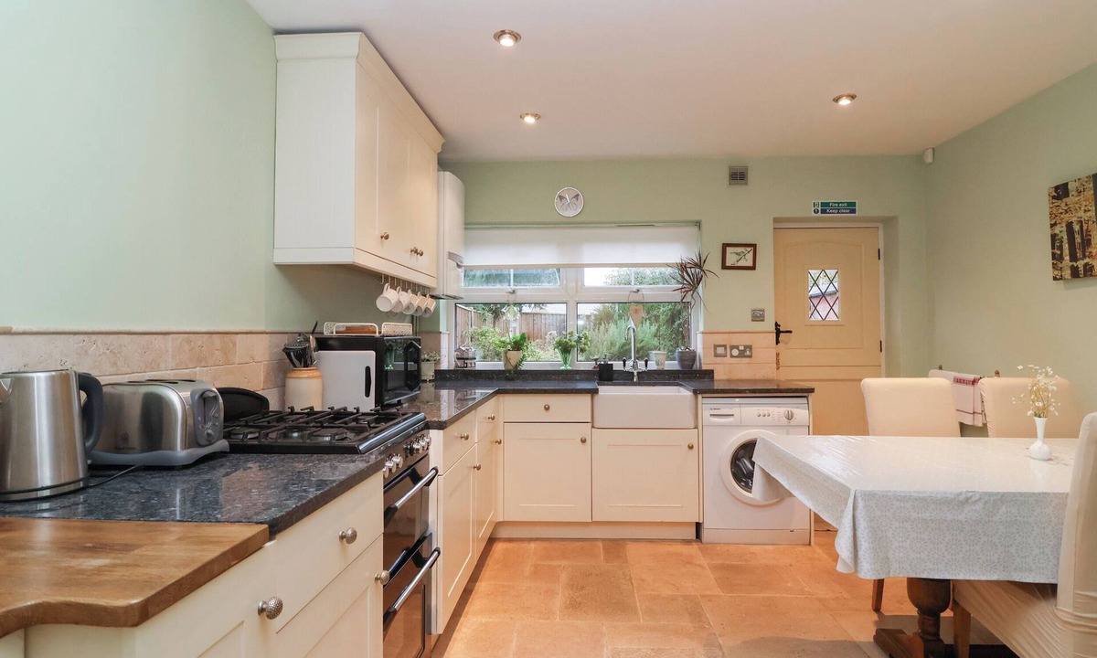 Upton St. Leonards Cottage | Little Noo