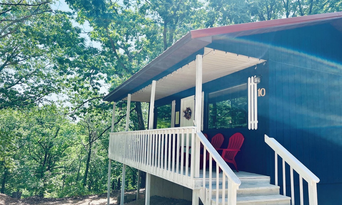 Branson Cabin | Little Owl Cabin #10 - Sleeps 6. Resort Pool&Spa, Fire Pit. SDC 1 mi. Dogs ok!