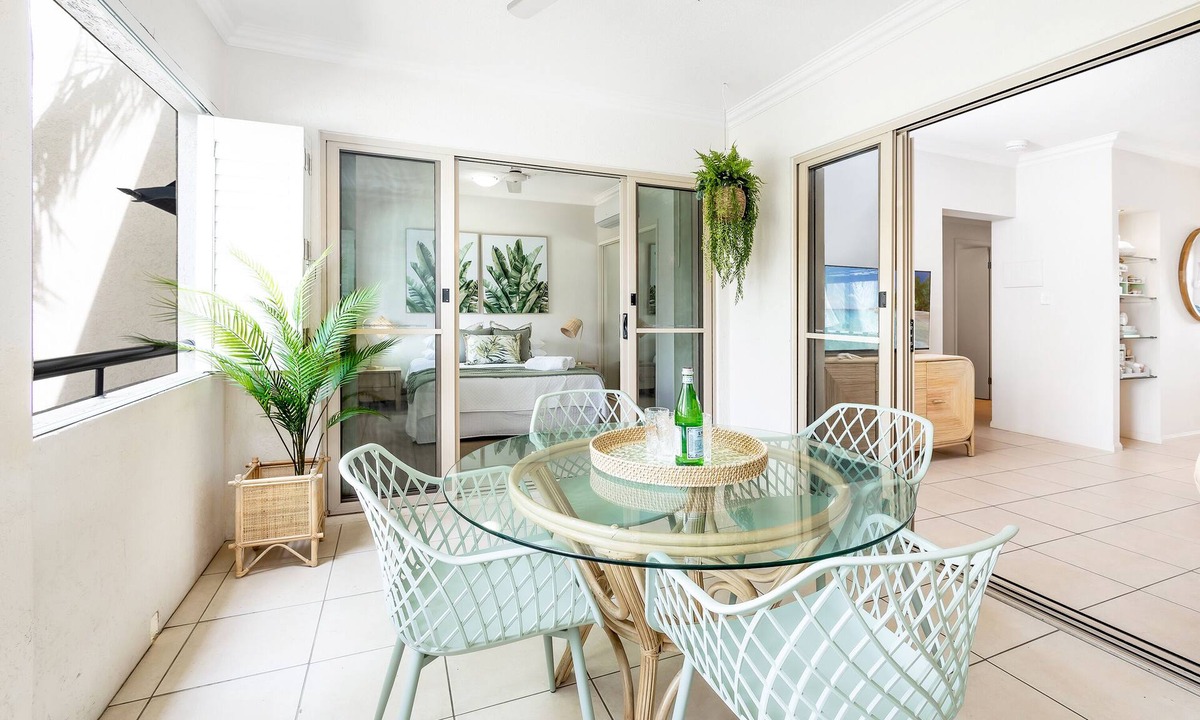 Manoora Apartment | Little Palm- Tropical Escape