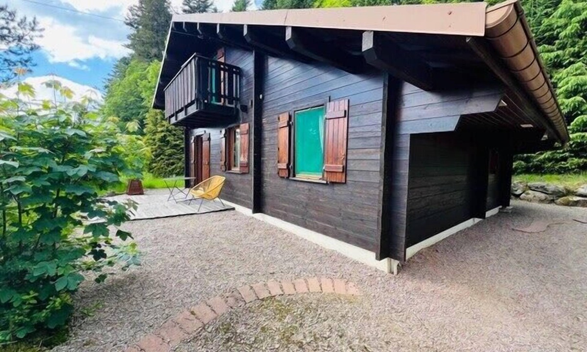 Granges-Aumontzey Ski Chalet | Little Paradise hidden from view :)