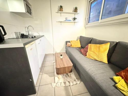 Pere Lachaise Apartment | Little Parisian Hideaway for Two - Smart City Base