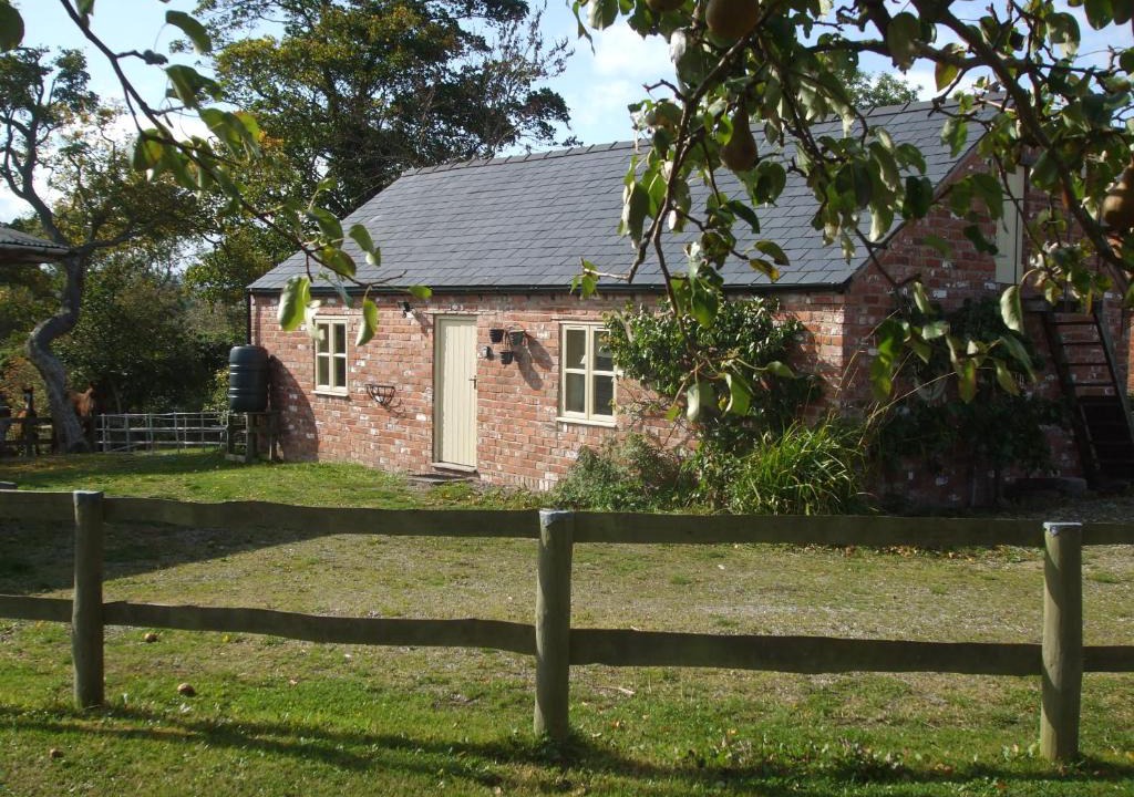 Overton-on-dee House | Little Pentre Barn with cozy logburner