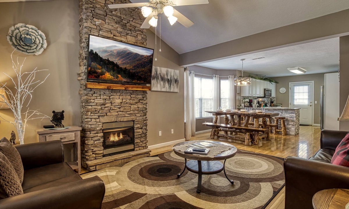 Pigeon Forge Ski Chalet | LITTLE PIGEON RIVER ACCESS-1 Mile to Pigeon Forge-Game room-Theatre system-Hot Tub and more
