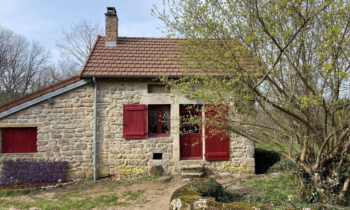Quarre-les-Tombes House | Little Poet's House