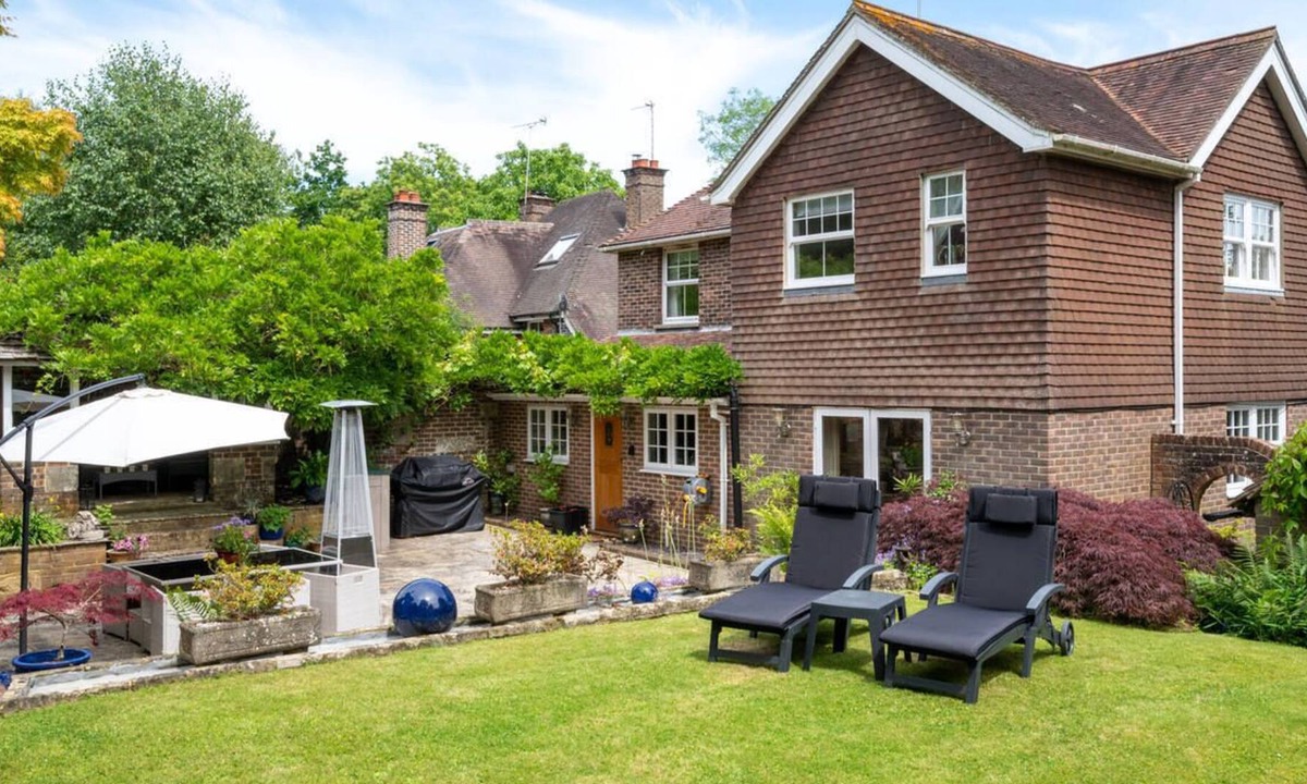 Heathfield House | Little Ponds in Heathfield