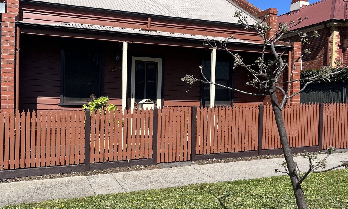 Bendigo House | Little Red Cheerful 4 bed Home CBD Bendigo