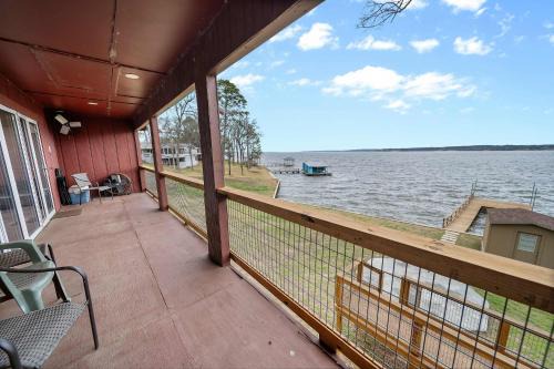 Henderson County House | Little Red Lakehouse