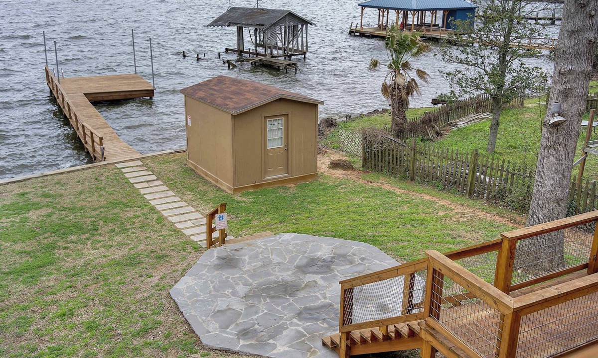 Henderson County House | Little Red Lakehouse