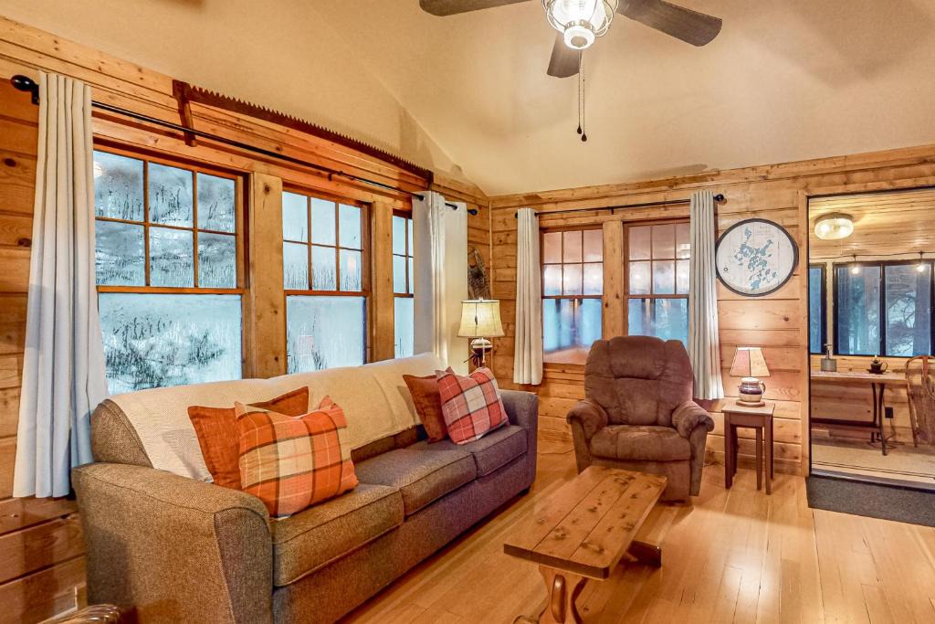 Three Lakes House | Little Red Lakeside Cabin