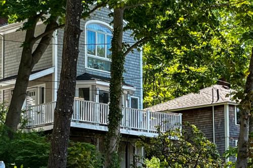 Gloucester House | Little River Retreat