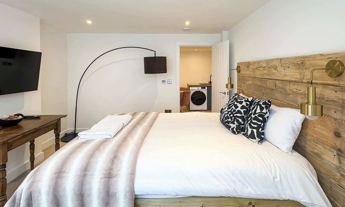 Staple Hill Apartment | Little Sunshine by STAE-Homes