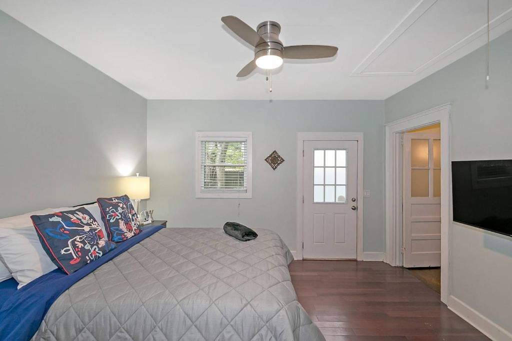 Edgewood House | Little White House