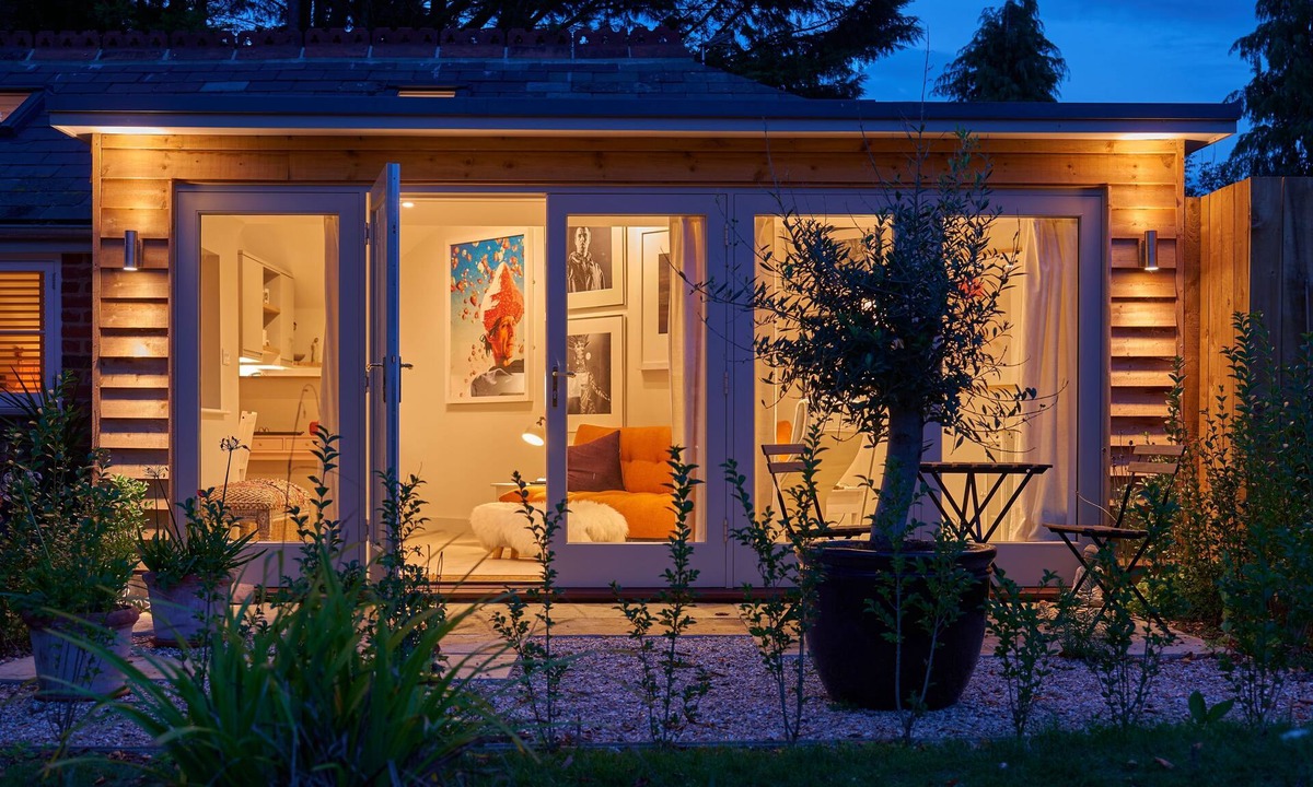 East Woodyates Apartment | Litttle Honeysuckle - all accommodation on the ground floor