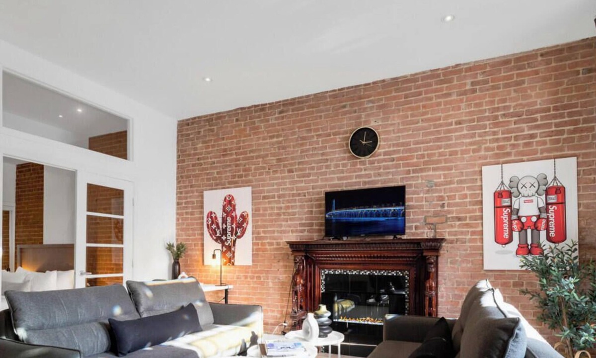 Downtown Montreal Apartment | LiV MTL | Downtown 1BR + Fireplace F1 Grand Prix