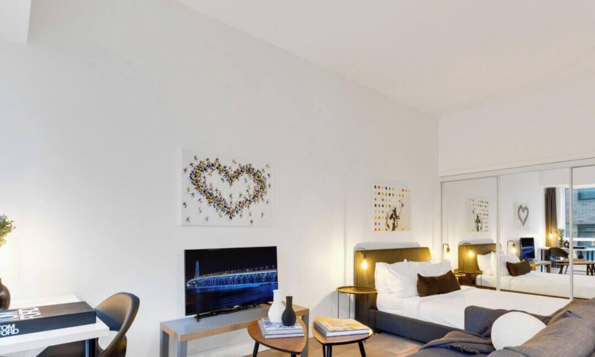 Downtown Montreal Apartment | LiV MTL | Downtown Spacious Studio F1 Grand Prix