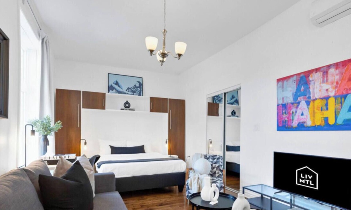 Plateau Mont Royal Apartment | LiV MTL | Modern Studio + Rooftop F1 Grand Prix