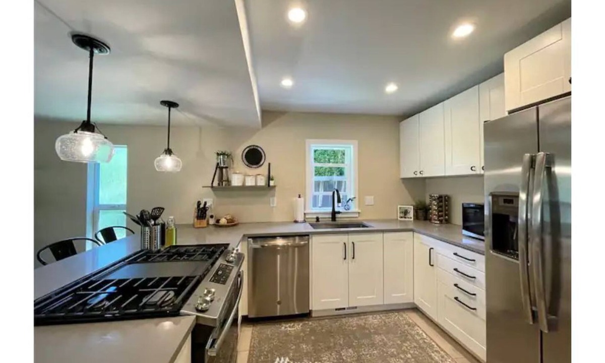 Lake Forest Park House | Livable D near Lake Washington!