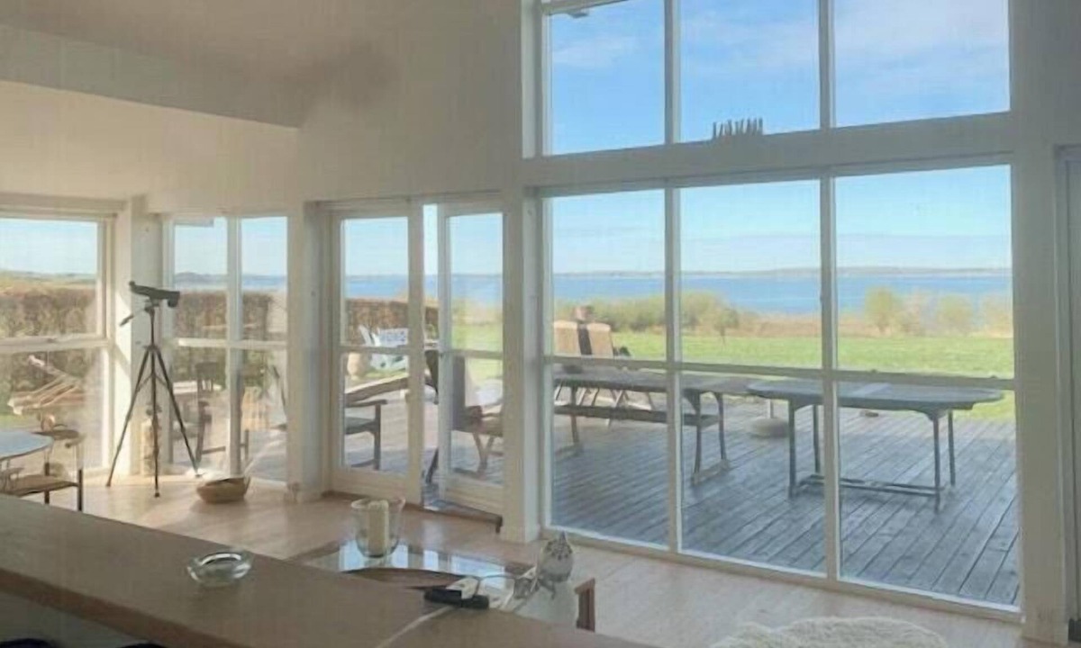 Skibby House | Live by Isefjorden in a home with a view