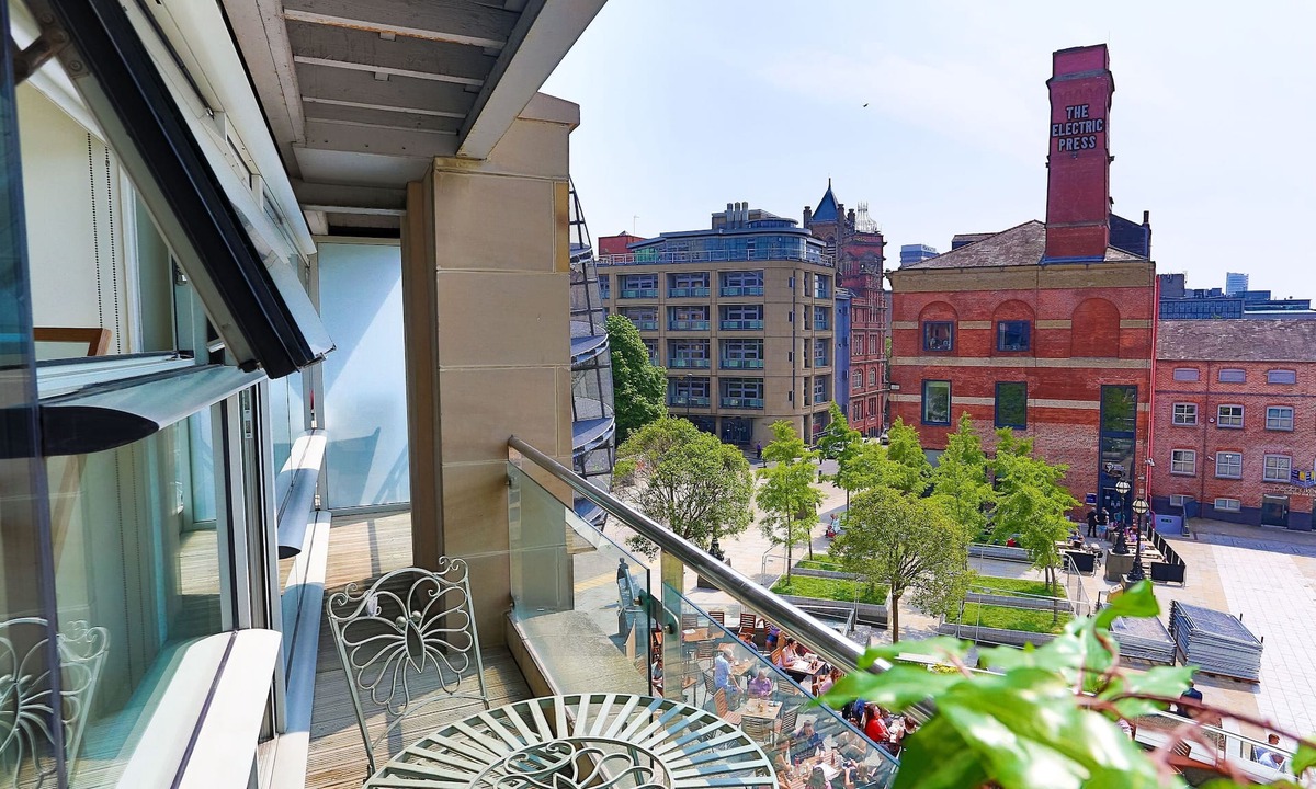 Headingley Apartment | Live in Leeds Millenium Square Apartment