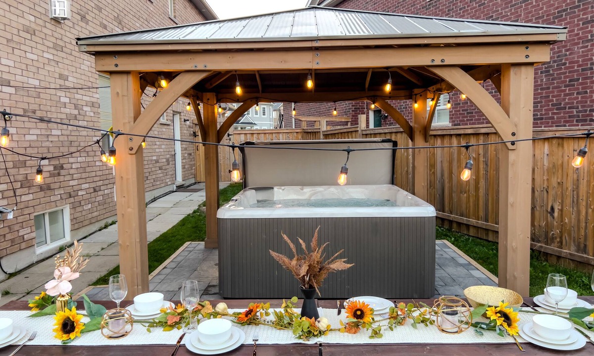Durham Region House | Live Large in 7BR, 5Bath Home with Hot Tub, Pool, Patio & More