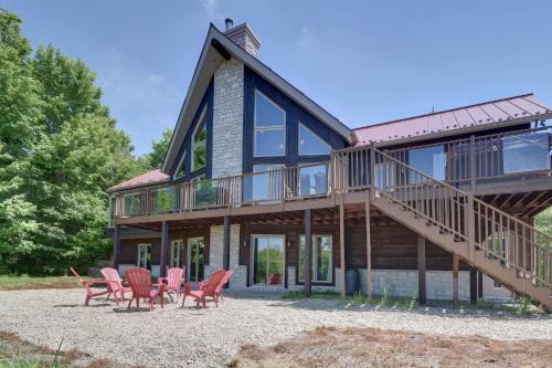 Lac-Superieur Ski Chalet | Live like the King of the Hill