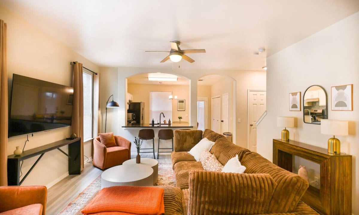 Austin House | Live Music | BBQ | Games | Patio | Gym Equipment