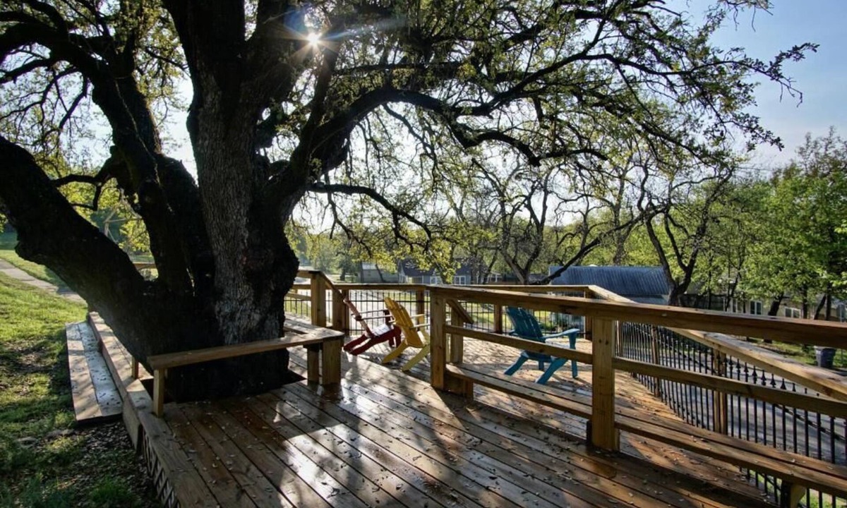 Glen Rose Bed & Breakfast | Live Oak B&B