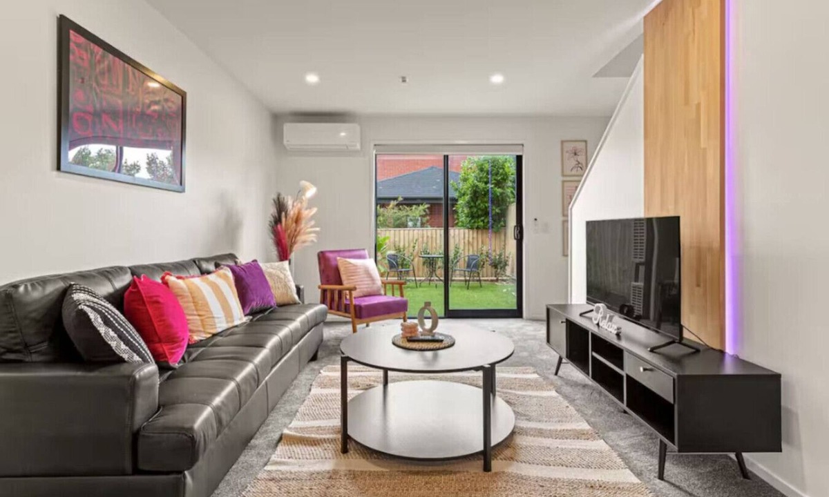 Henderson House | Lively and Charming Townhouse