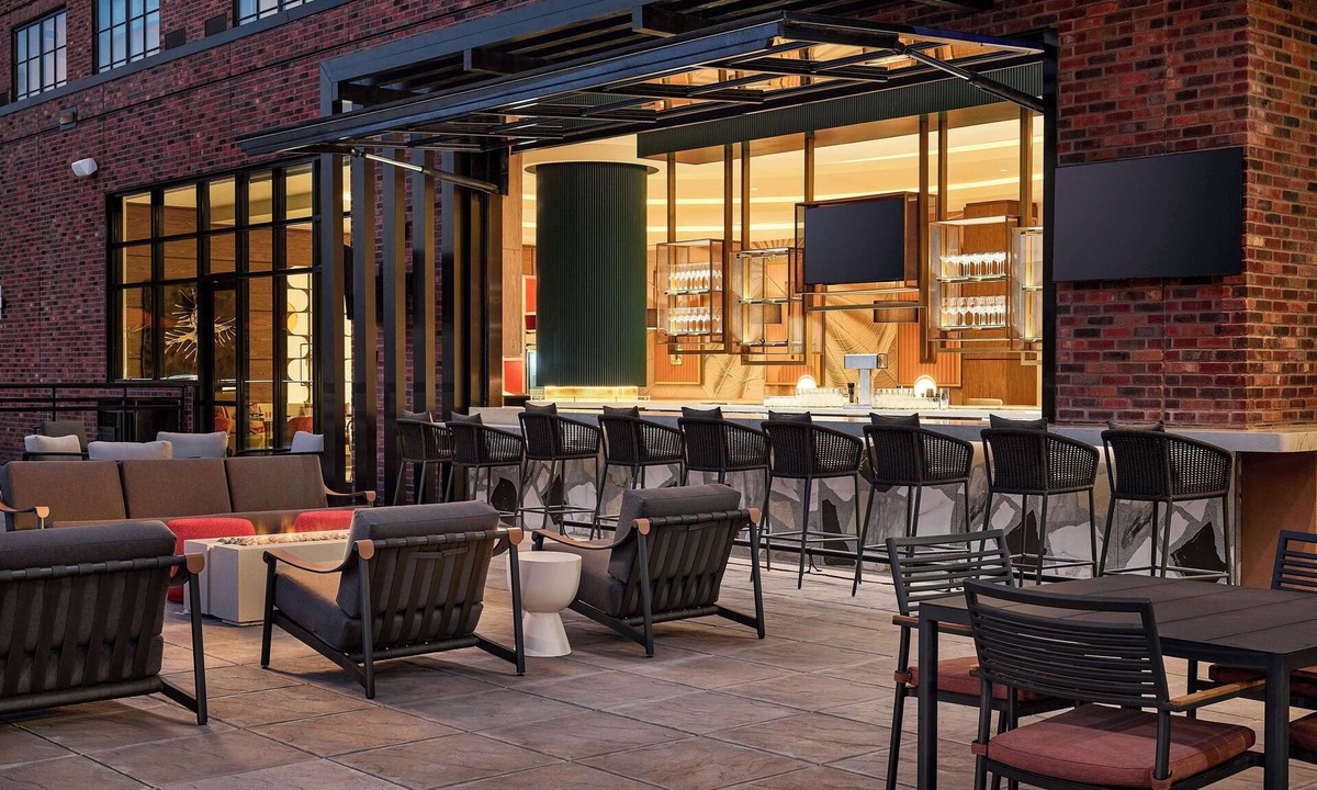 Central Oklahoma City Hotel | Lively Hotel On Oak Oklahoma City, Tapestry By Hilton