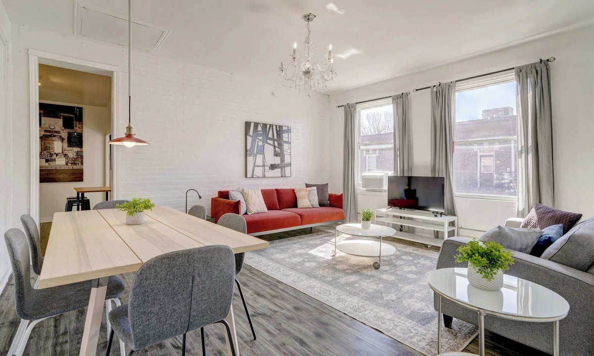 Plateau Mont Royal Apartment | Lively Mont Royal Group Stay Near Cafés & Shops
