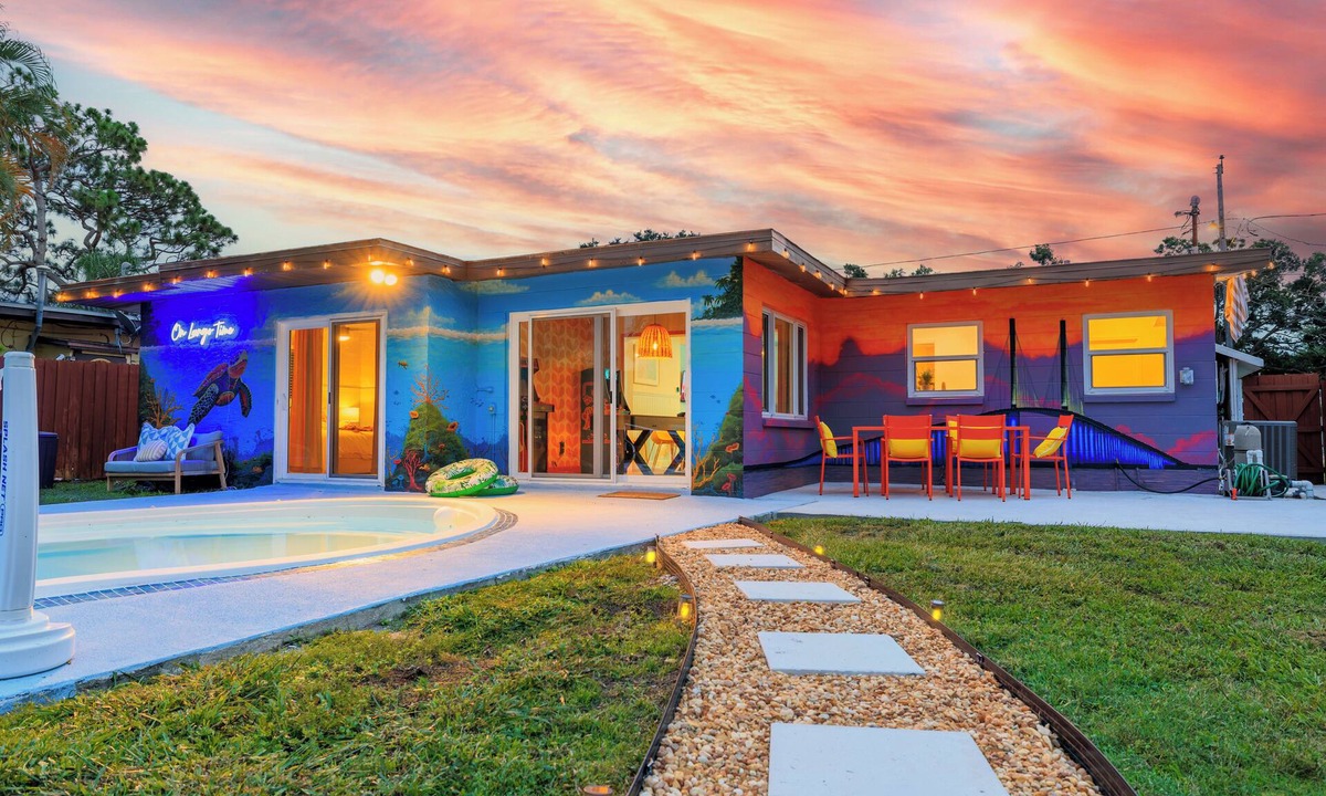 Largo House | Livin’ La Vida Largo – Pool & Many Beaches Nearby