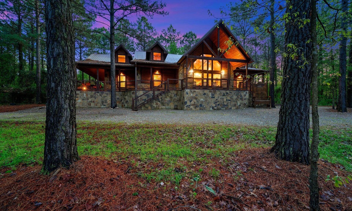 Hochatown Cabin | Livin Large, Pool Table, Shuffleboard, Hot tub, Playset, Pets
