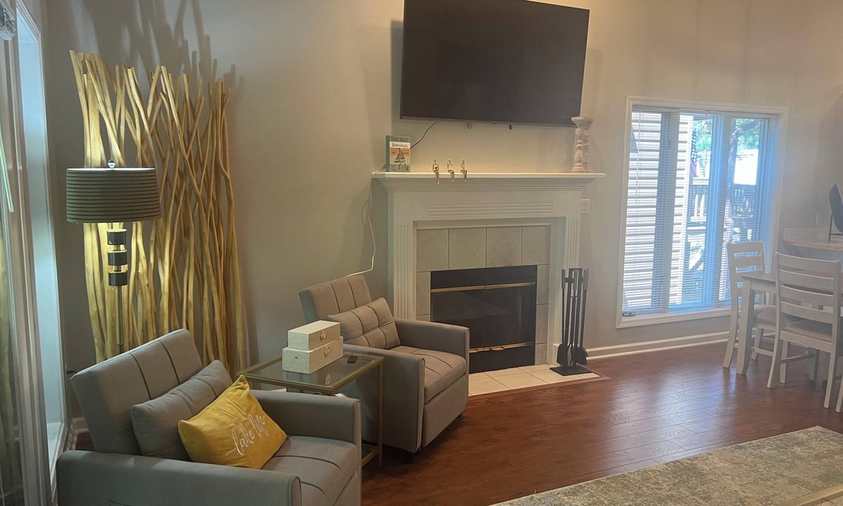 Mount Ida Condo | Livin On Lake Time